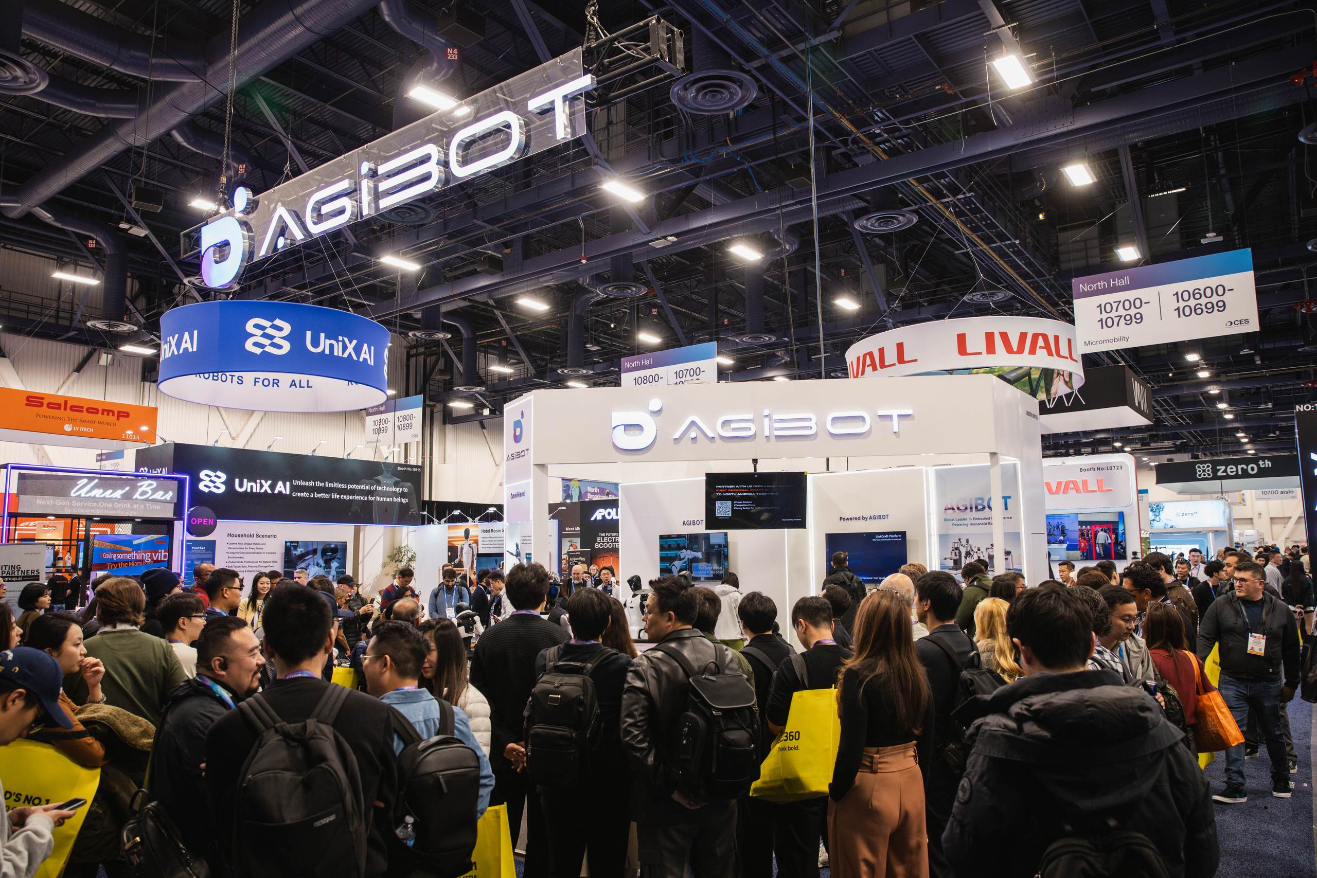 智元亮相CES 2026，展示具身智能全栈生态