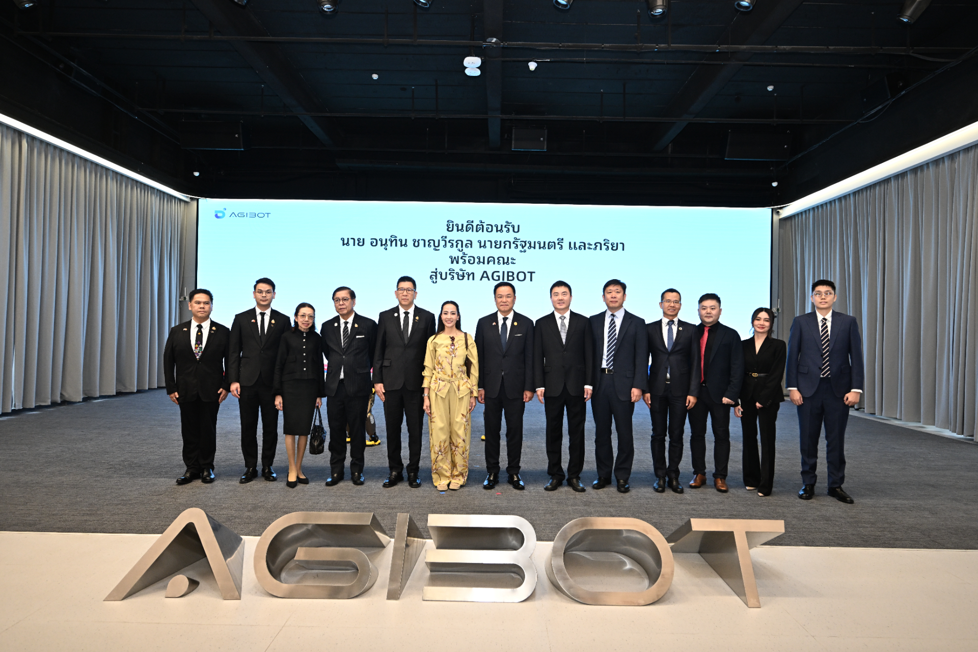 泰国总理阿努廷莅临智元考察交流，点赞中国具身智能！
